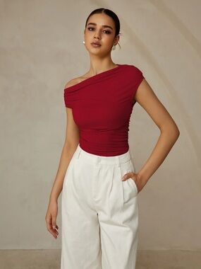 Commense One-Shoulder Ruched Crop Top in Deep Red